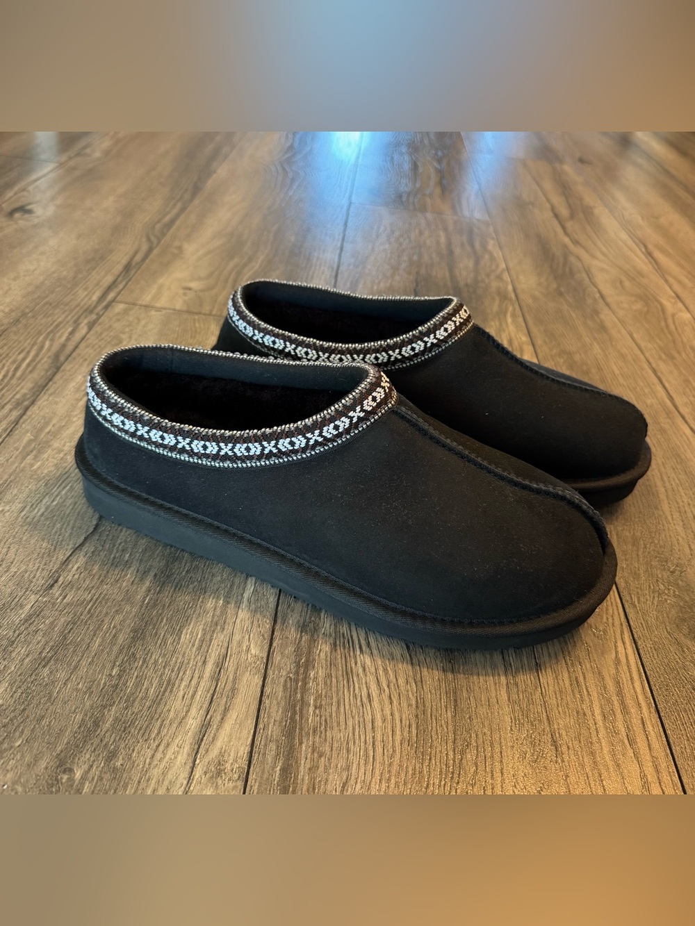Kirkland Signature Black Suede Shearling Style Slippers M10 W11